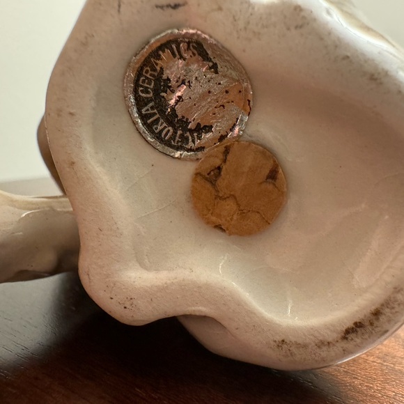 Vintage Salt And Pepper Shakers - Picture 5 of 7